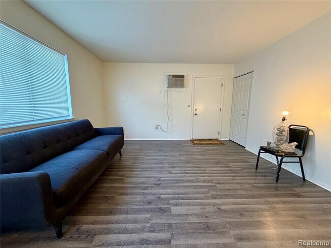 Photo - 20031 Hubbell Ave