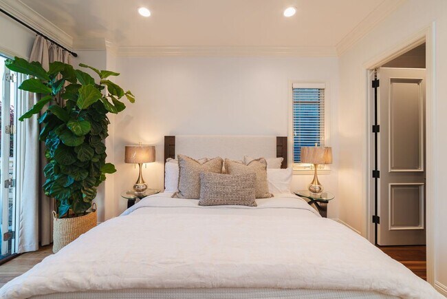 Photo - 700 Acacia Ave