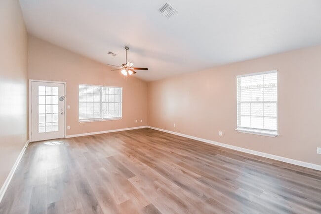 Photo - 6248 Ironside Dr N