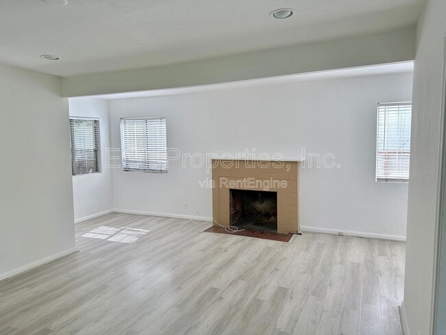 358 N San Vicente Blvd