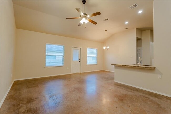 Building Photo - 421 Jack Rabbit Ln