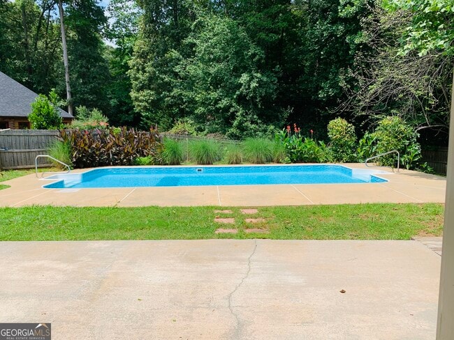 Photo - 400 Pinegate Rd