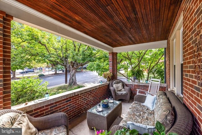 Photo - 420 W Cork St