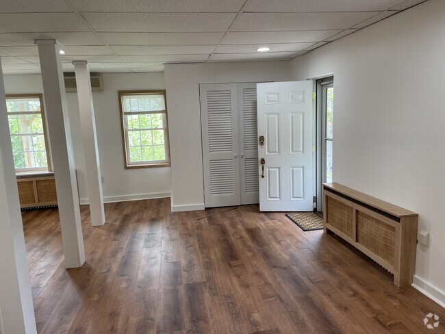 Building Photo - 113 Hudson Ter Unit Basement Rental