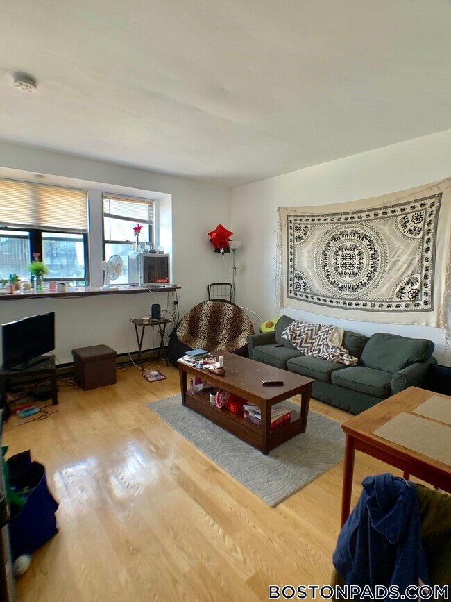 Building Photo - 774 Columbus Ave Unit 5