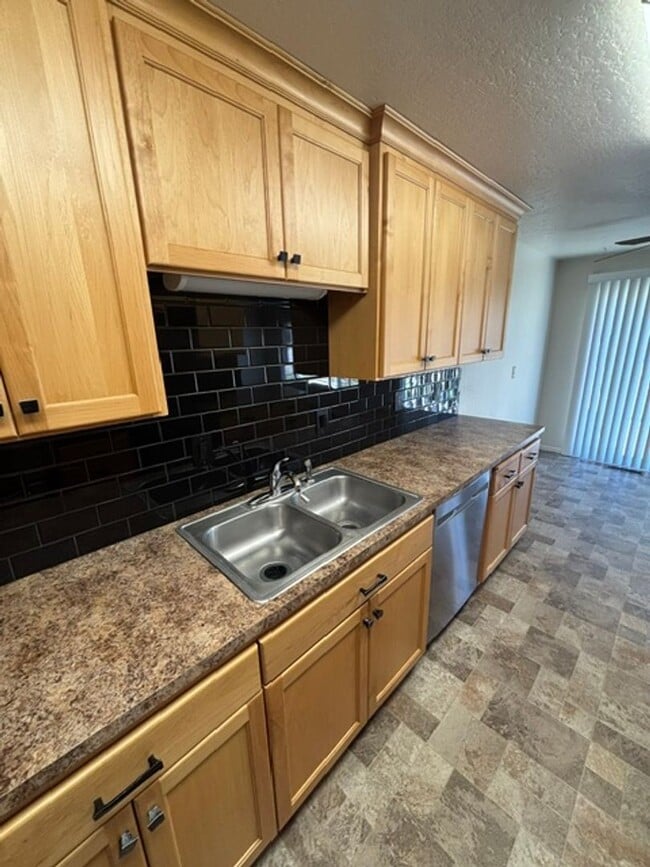 Photo - 408 E Pinehurst Dr