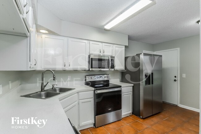 Photo - 108 Prindle Dr E