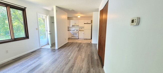Photo - 2 BR Duplex in Convenient Neighborhood - PET FRIENDLY
