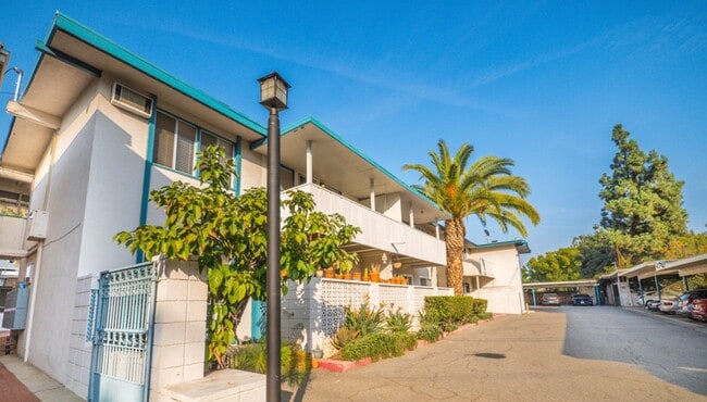 Photo - 400-420 N. Oakland Ave