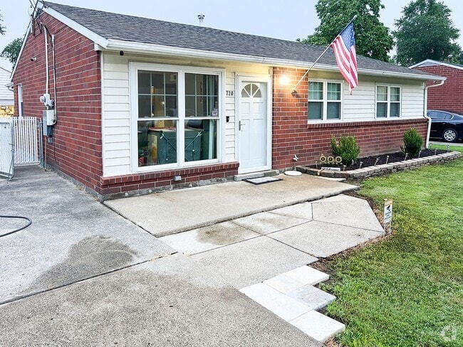 Building Photo - Charming Fully Updated 3-Bedroom Home with...