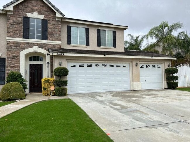 Photo - Stunning 4-bedroom, 3 bathroom home located in the westside of Bakersfield this spacious house of...