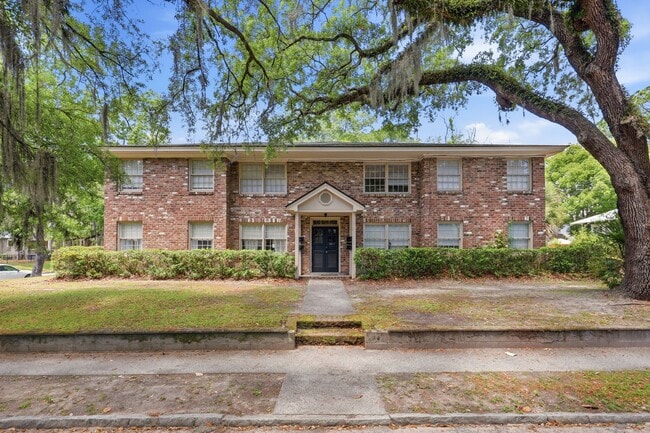 Building Photo - 2 bed/1 bath Conveniently Located Close to SCAD