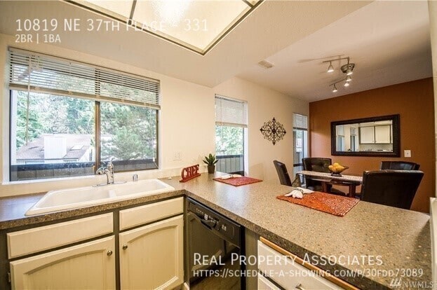 Photo - 10819 NE 37th Pl