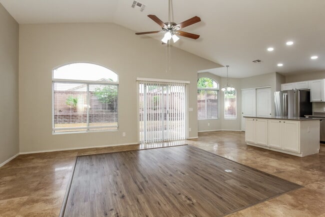 Photo - 1024 E Tonopah Dr