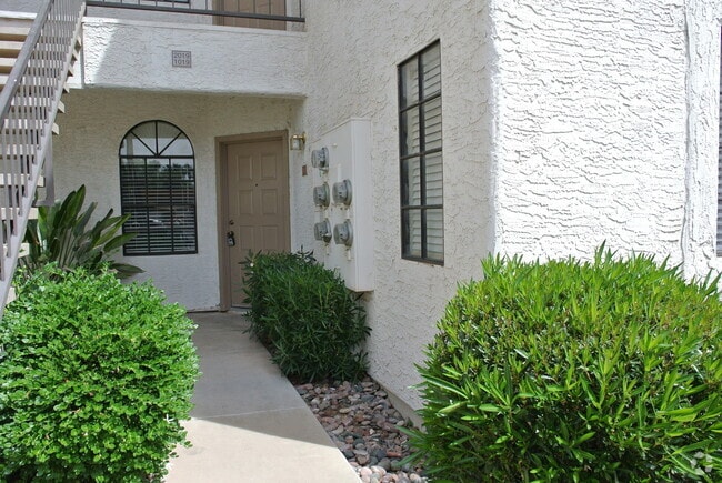 Building Photo - Really Cute Condo Available for Immediate ...