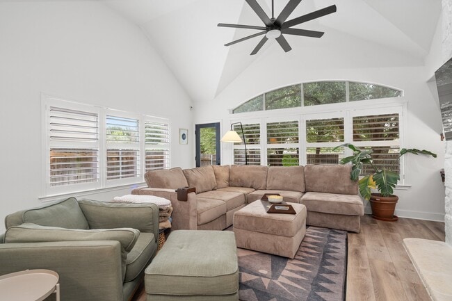 Photo - 13917 Fallsprings Way