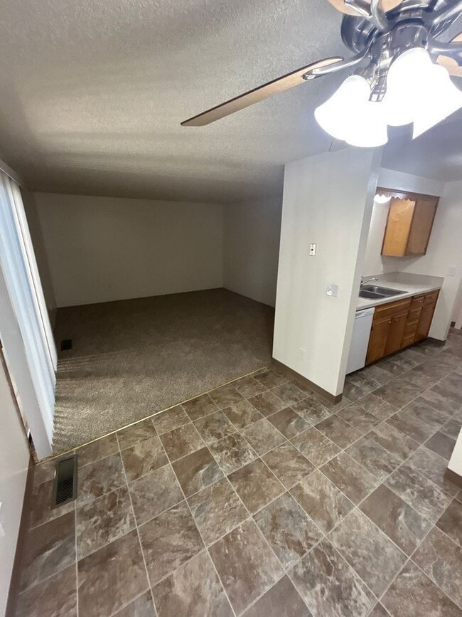 Photo - 637 Glen Creek Rd NW