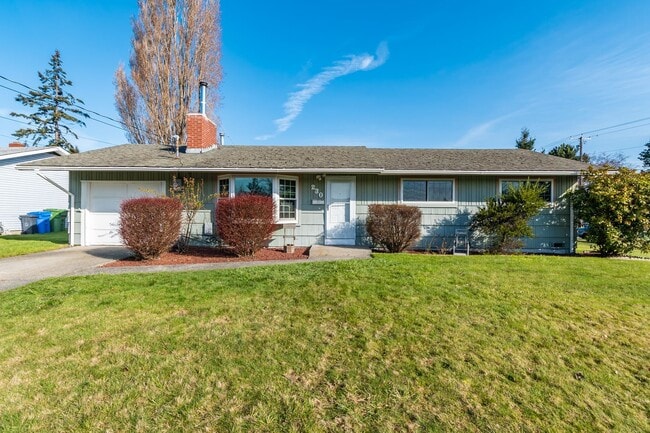 Building Photo - Charming 3-Bedroom Home on Spacious Corner...