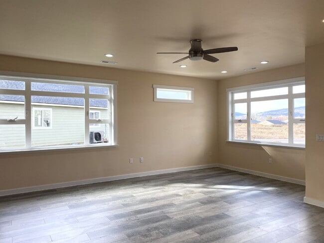 Photo - 2026 Home in Dallesport