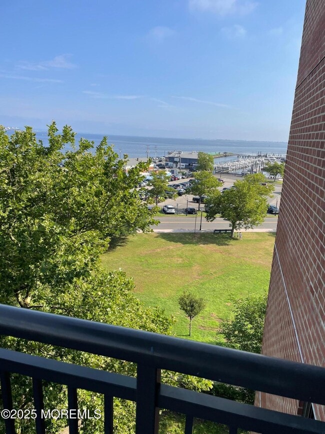 Building Photo - 10 Ocean Blvd Unit 5D Rental