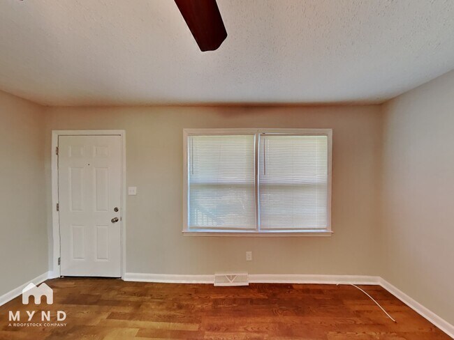 Photo - 1835 Mountainbrook Dr