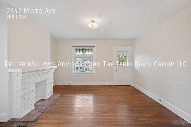 Photo - 2847 Minto Ave