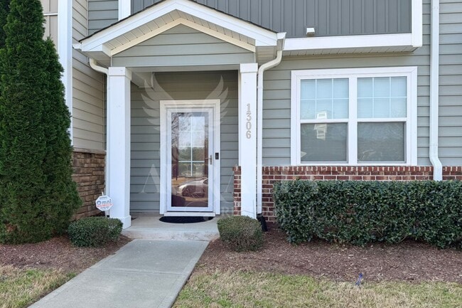 Photo - 1306 Farm Pond Trl