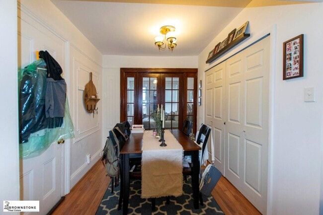 Photo - Carroll Gardens Brownstone One Bedroom
