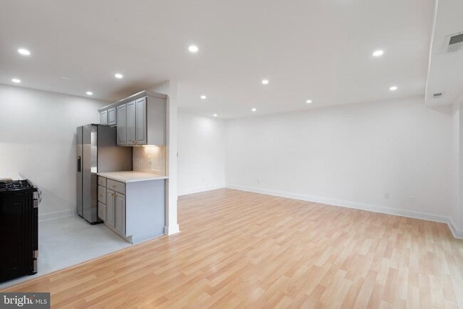 Photo - 1931 N Cleveland St Unit 207