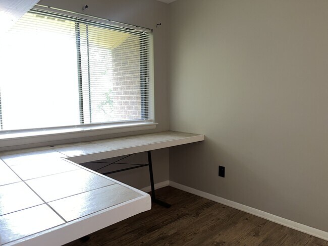 Photo - 1212 Schaub Dr