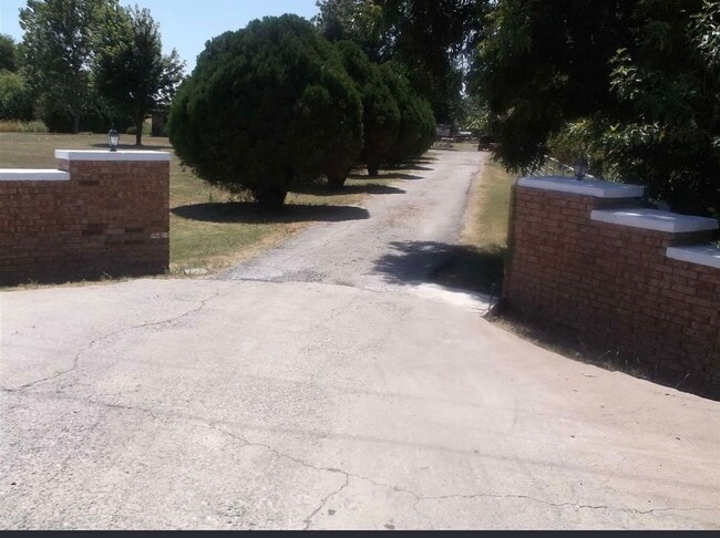 Photo - 5401 SE Bishop Rd