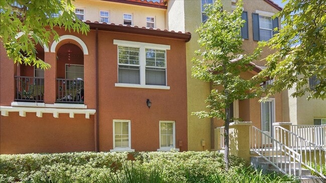 Building Photo - Beautiful Tri-Level Valencia Townhome with...