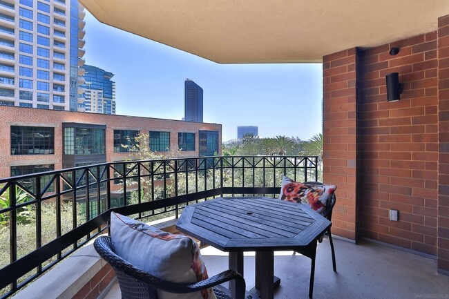 Building Photo - 500 W Harbor Dr Unit 516 Rental
