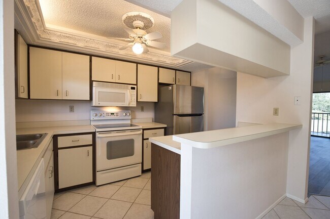 927 Capri Isles Blvd Unit 8