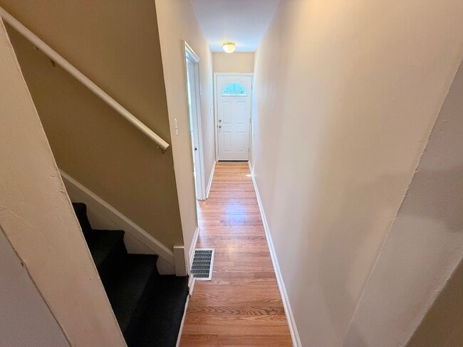 Camino de entrada - 3621 Wallace St