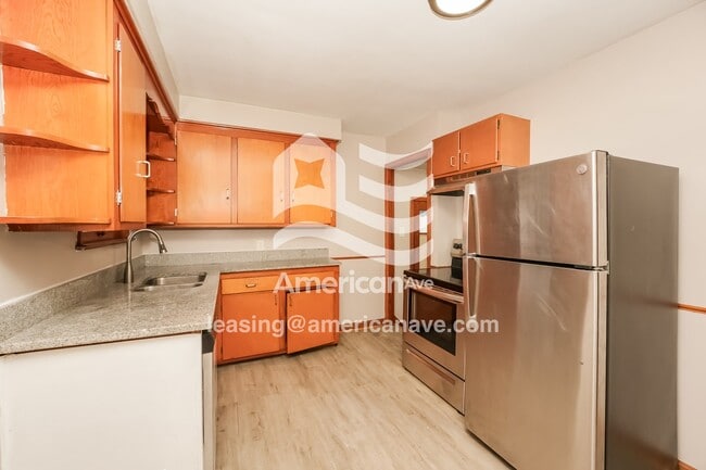 Photo - 364 E 330th St