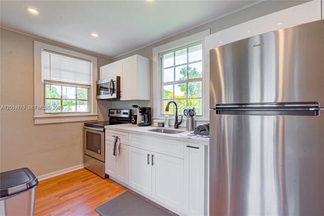 Photo - 227 SW 30th Ave Unit B