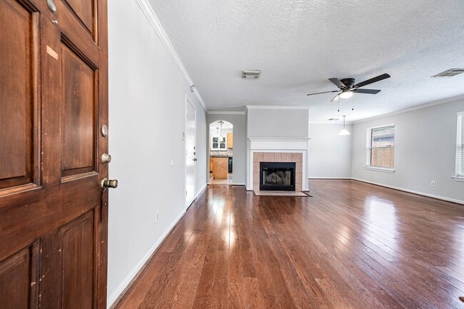 5922 James Pl