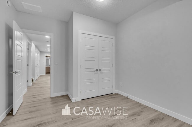 Photo - 3233 Magpie Link NW