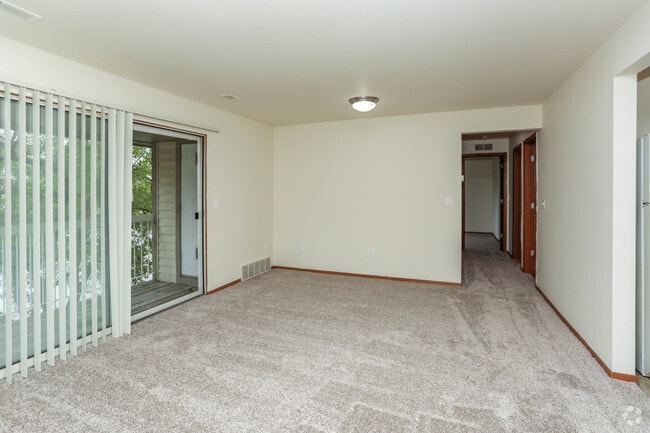 2BR, 1.5BA - 908 SF