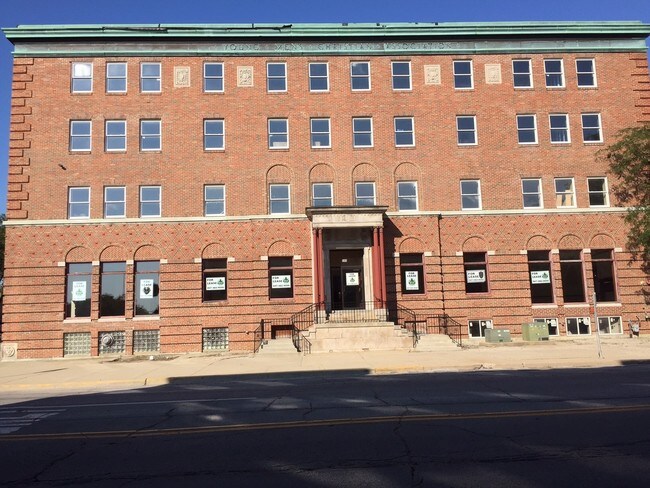 Photo - 200 N County St