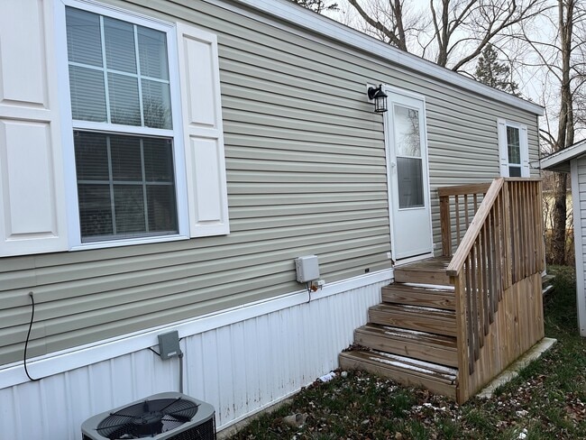 Photo - 6610 Lear Nagle Rd