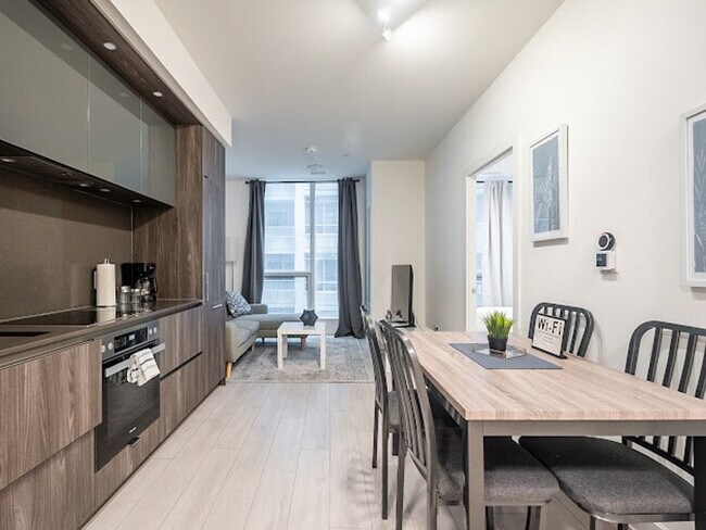 Photo - 270 Wellington St W Unit SI ID1513082P