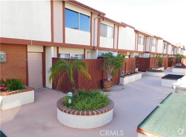 Building Photo - 2509 W Redondo Beach Blvd Unit 25 Rental