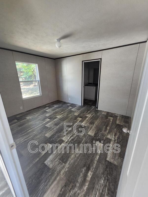 Photo - 711 Leasburg Rd