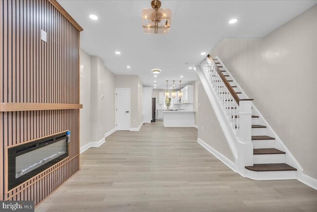 Photo - 947 N 66th St