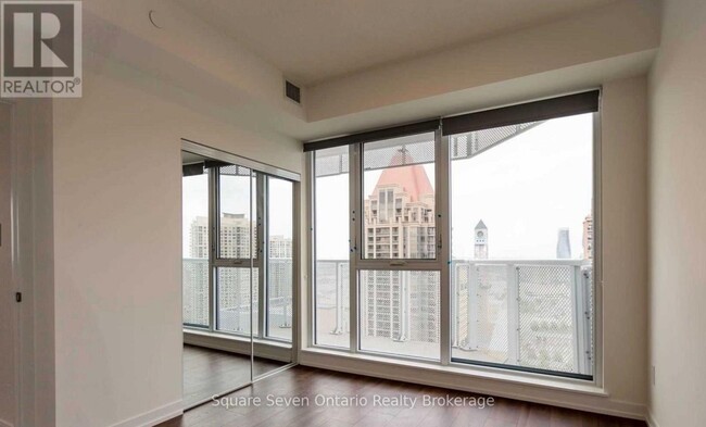 Photo - 4065 Confederation Pkwy Unit 1904