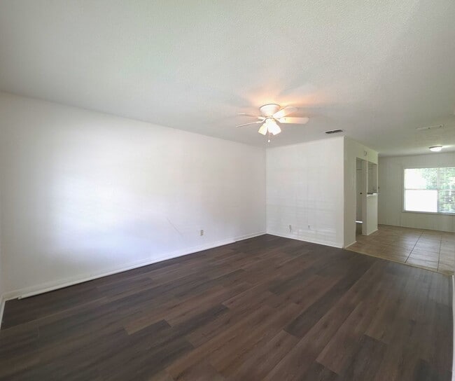 Building Photo - 501 E Reagan St Unit #7