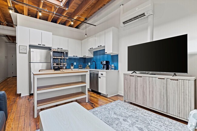 Building Photo - 1523 Oak St Unit 203 Rental