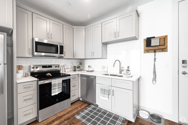 1BR, 1BA - 598SF - Kitchen - Tradition Pointe